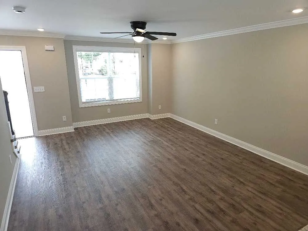 2 bed, 2.5 bath, 1100 sqft, $1,695 — Photo 3