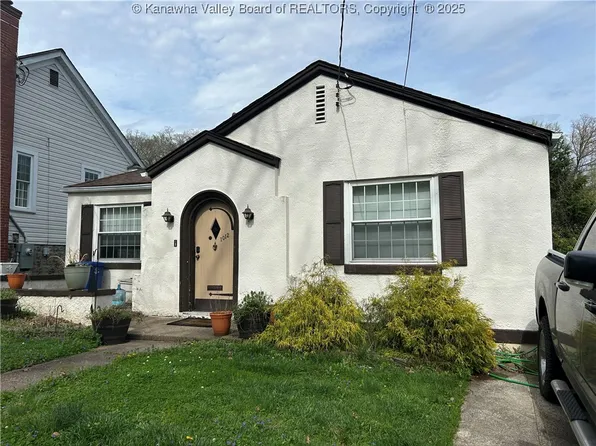 1012 Summit Dr, Charleston, WV 25302