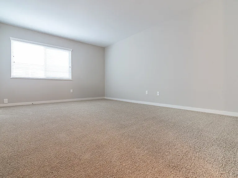 Beverly Plaza Apartments — Photo 33