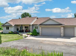 W5253 Highland Dr, New Glarus, WI 53574