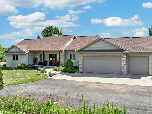 W5253 Highland Dr, New Glarus, WI 53574
