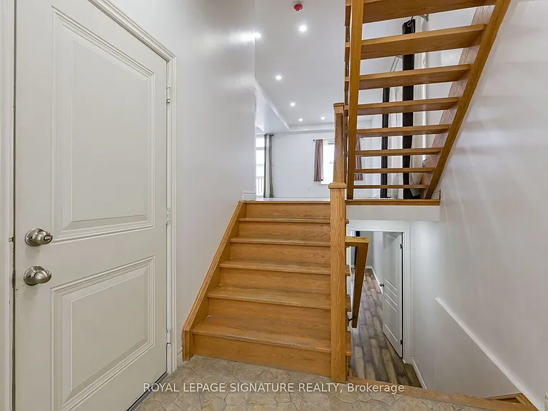96 Highgate Dr #UPPER LEVEL A — Photo 8