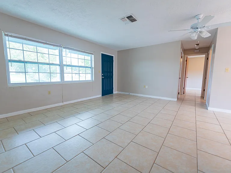 38 Regina Blvd — Photo 8