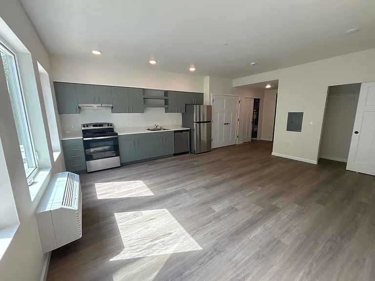 401 UNION — Photo 11