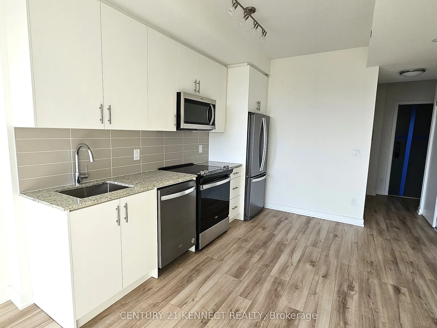 Oakvillage 3 Condos — Photo 4
