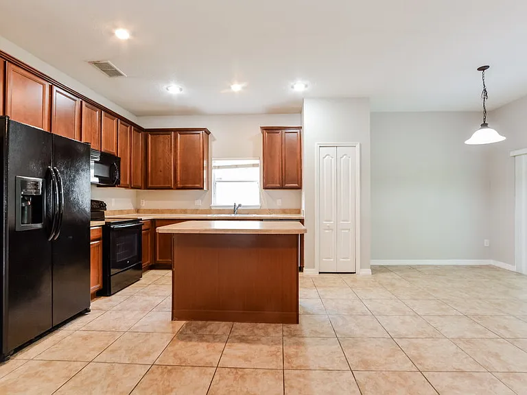 416 Marathon Ln — Photo 8