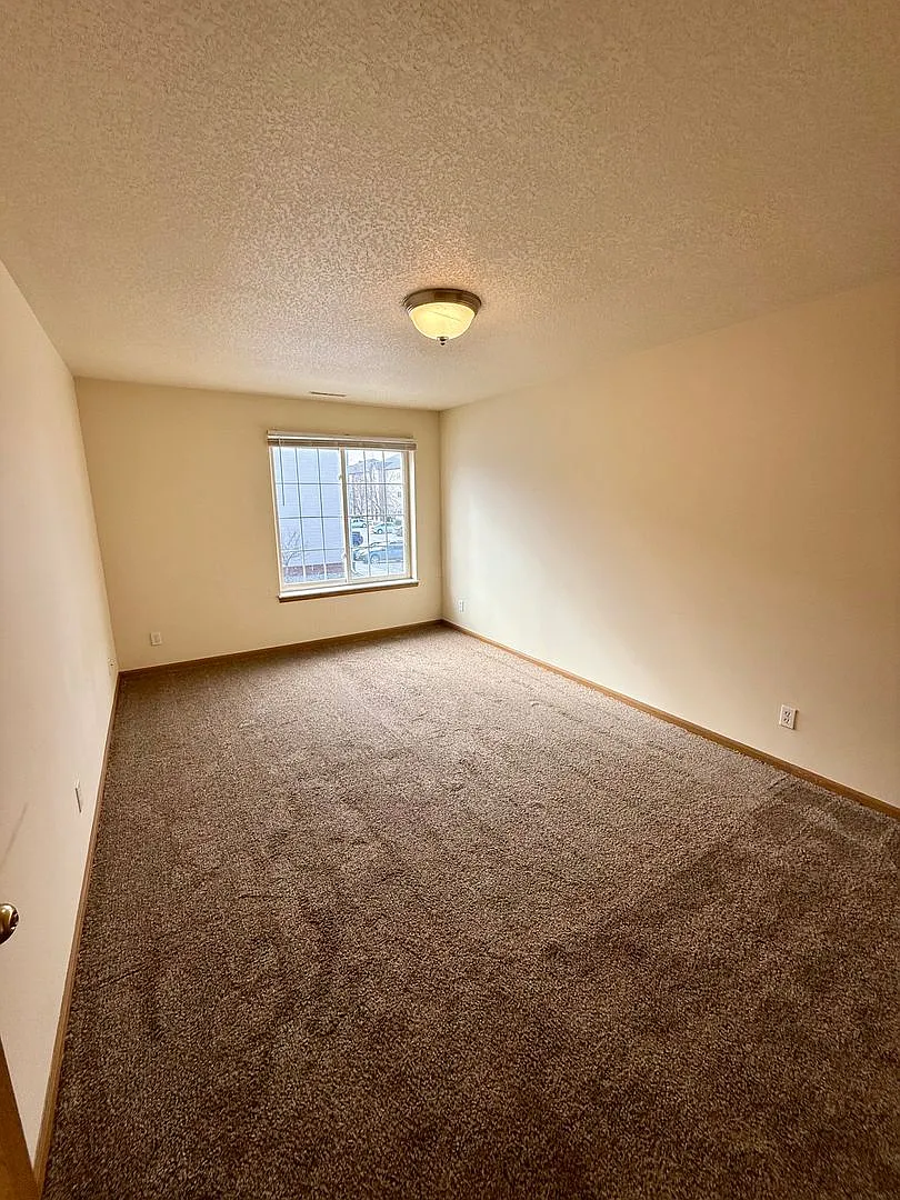 225 Crystal St — Photo 3