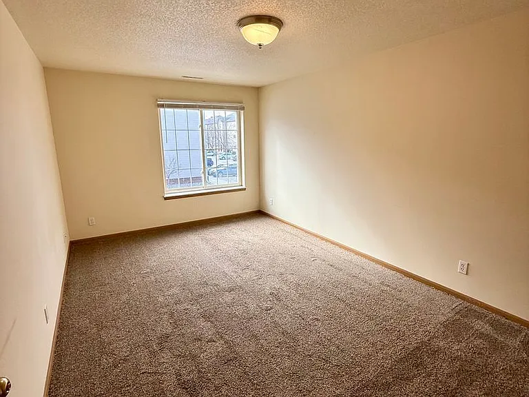 221 Crystal St — Photo 14