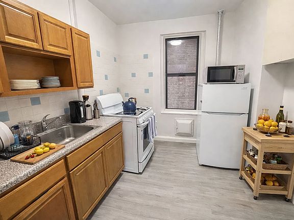 5th image of 608 W 192nd St APT 1D