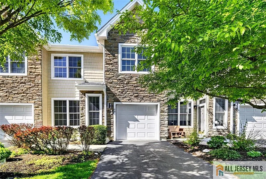 3 bed, 2.5 bath, 2212 sqft, $3,850 — Photo 1
