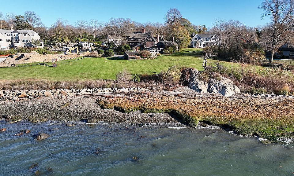 2nd image of 6 Martins Cove Ln