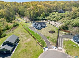 99 Mesa Dr, Bethany, CT 06524