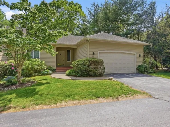 170 Pine Glen Dr, East Greenwich, RI 02818