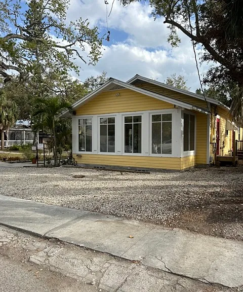 1920 Adams Ln — Photo 10