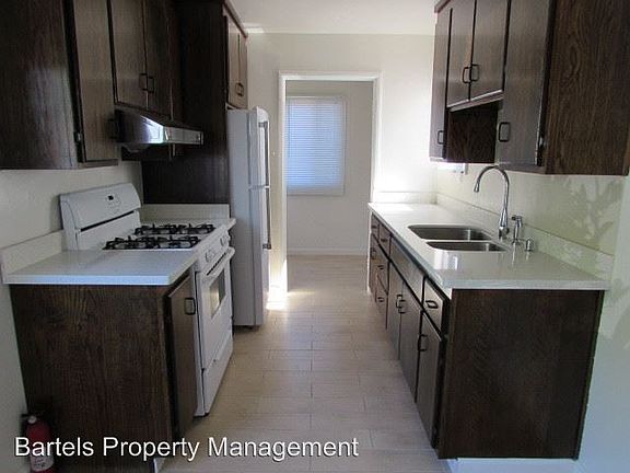 3rd image of 837 33rd St