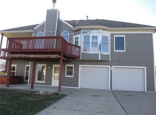 2nd image of 601 Hawthorne Pl