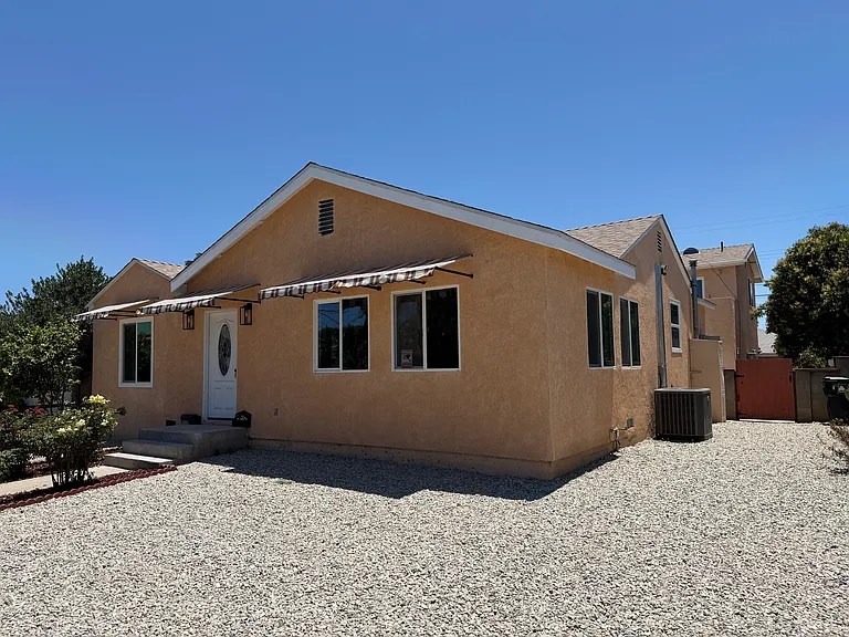 19906 Saticoy St — Photo 10