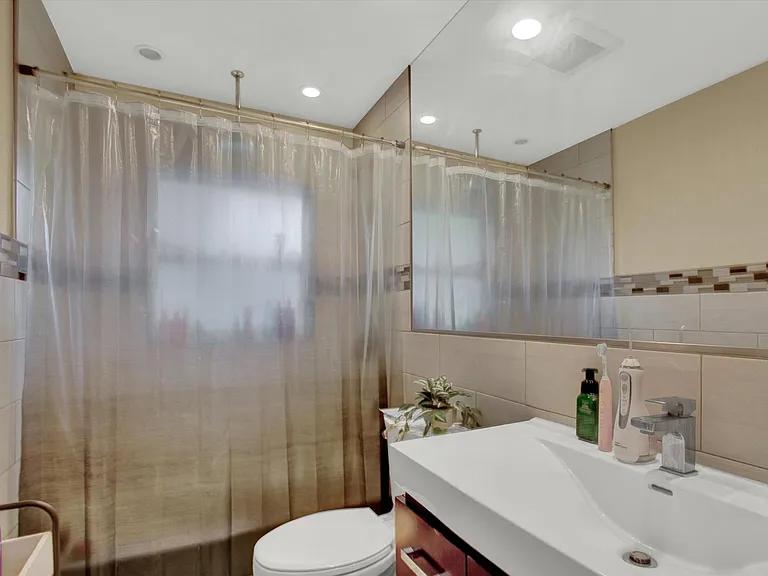 3400 Linden Dr — Photo 8