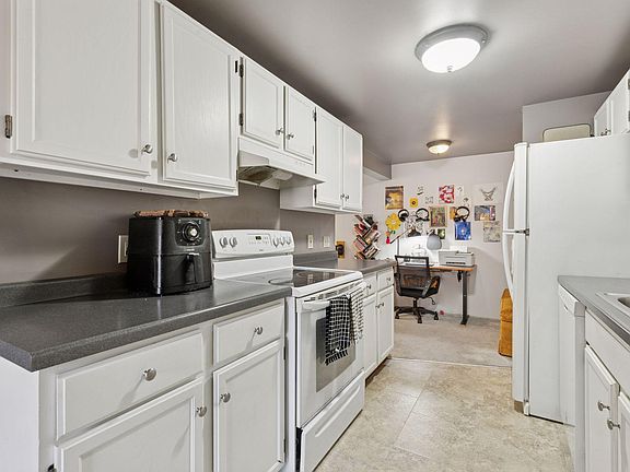 3rd image of 1807 Elliot Ave APT 4