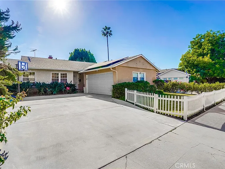 12528 Albers St — Photo 1