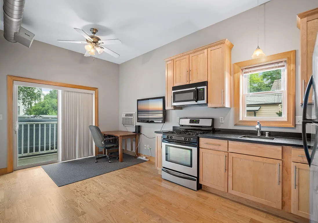 1 bed, 450 sqft, $1,375 — Photo 2