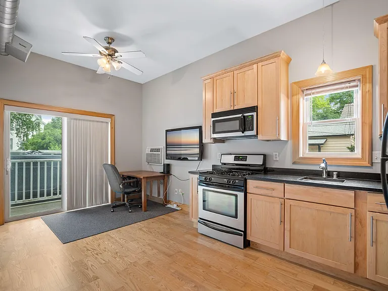 1641 N Franklin Pl #3 — Photo 3