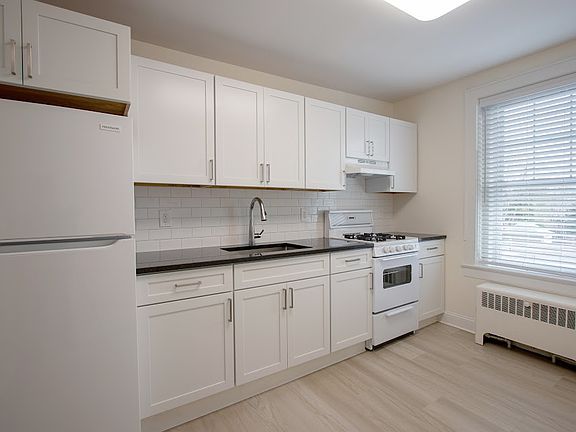2nd image of 139 Partition St #2L