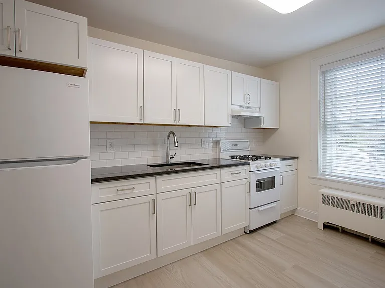 139 Partition St #2L — Photo 2