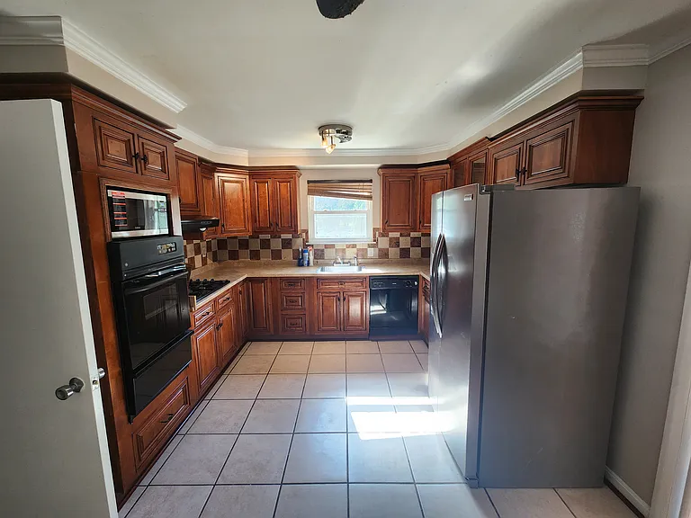 3647 Glengyle Ave #3B — Photo 8