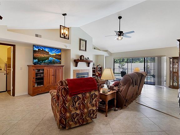 4th image of 532 Holbrook Cir