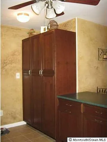 1077 Roseberry Ct — Photo 8