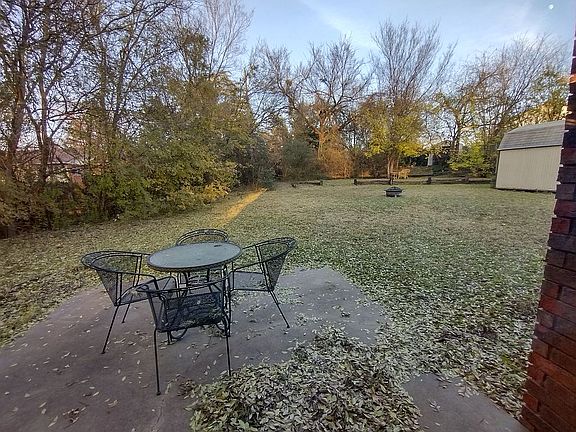 5th image of 823 Douglas Dr