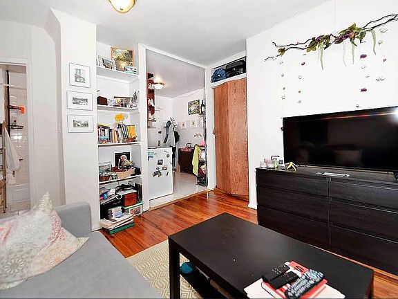 4th image of 302 Mott St APT 31