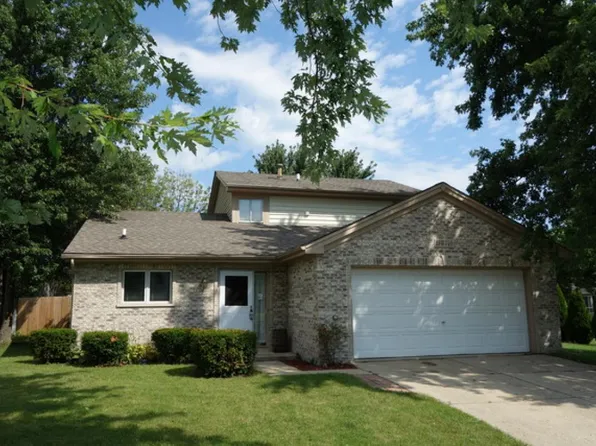 29W740 Hurlingham Dr, Warrenville, IL 60555