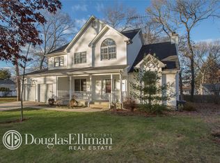 279 Seneca St, Ronkonkoma, NY 11779