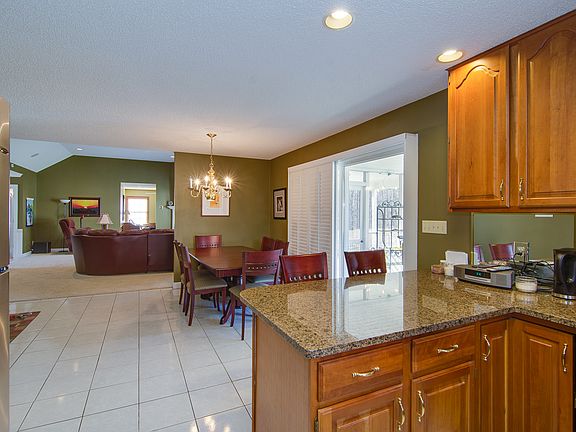 4th image of 1540 Thornhill Dr