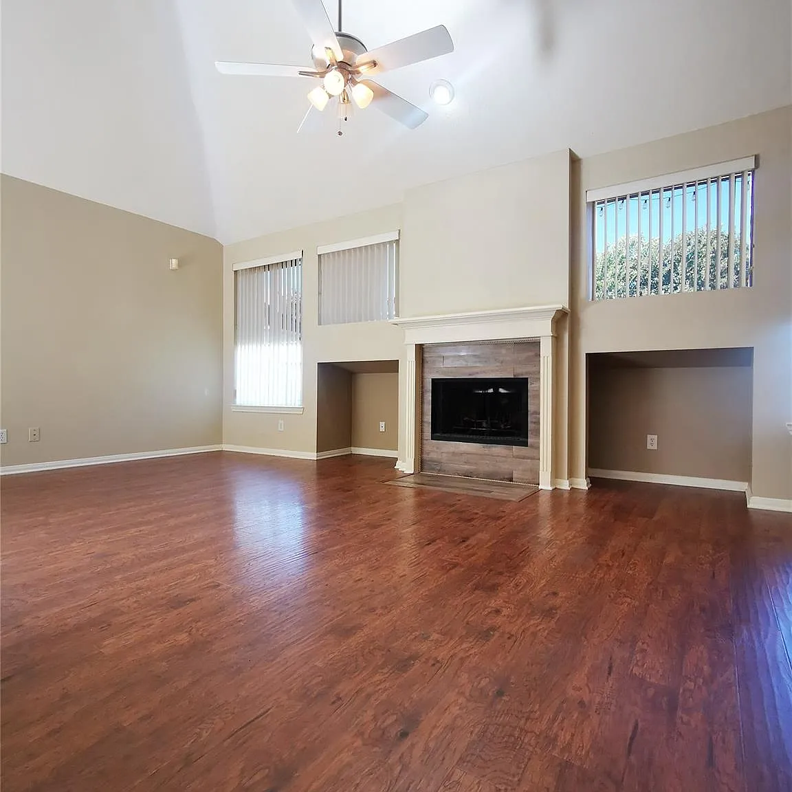 3 bed, 2.5 bath, 2301 sqft, $2,400 — Photo 4