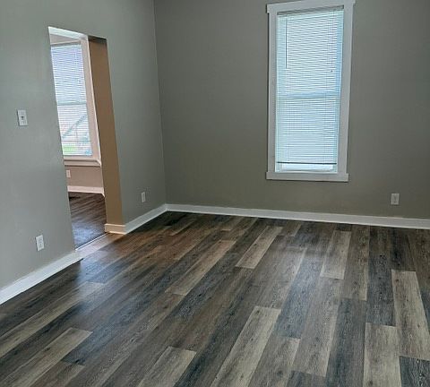 2nd image of 196 Herman Pl APT 1