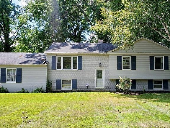 2nd image of 7904 Cherry Hill Dr NE