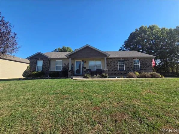 1602 Spring Mill Dr, Wentzville, MO 63385