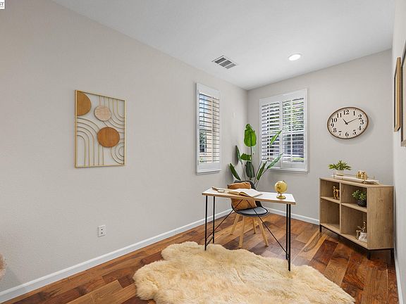 4th image of 246 Sullivan Way