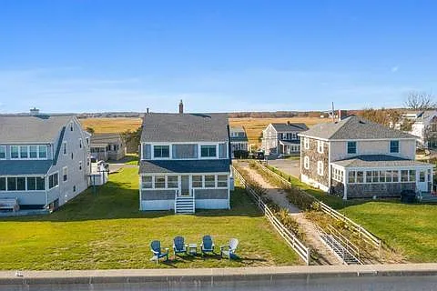 4 bed, 1.5 bath, 1482 sqft, $3,700 — Photo 3