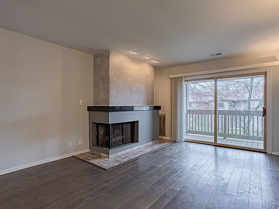 5th image of 905 Surrey Dr APT 2A