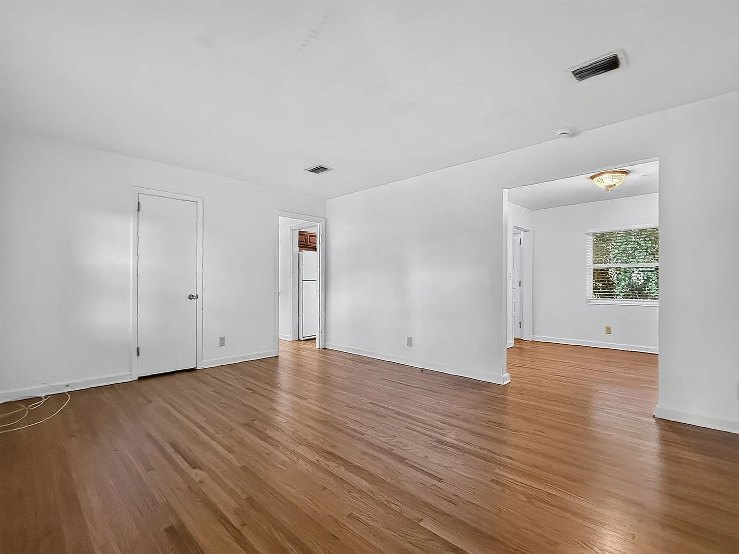 Beautiful Move-In Ready Home with Bonus Room! — Photo 3