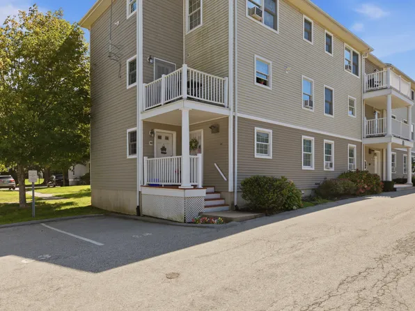 230 Maple Ave #201, Newport, RI 02840