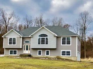 32 Evy Ln, Marlboro, NY 12542