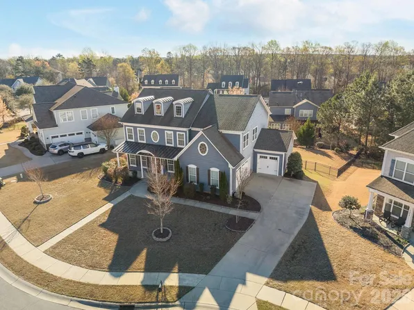 1221 Violet Ct, Tega Cay, SC 29708