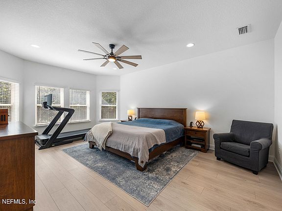 4th image of 649 WINDLEY Drive