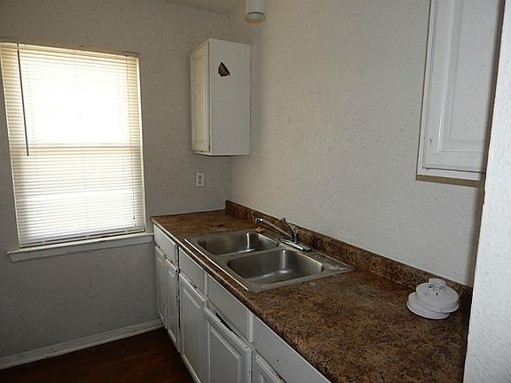 3rd image of 2502 Avenue L APT 4