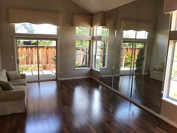 3rd image of 264 Promenade Ln